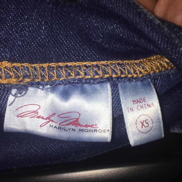 Marilyn Monroe collection at Macy’s Mini Skirt - Picture 3 of 3